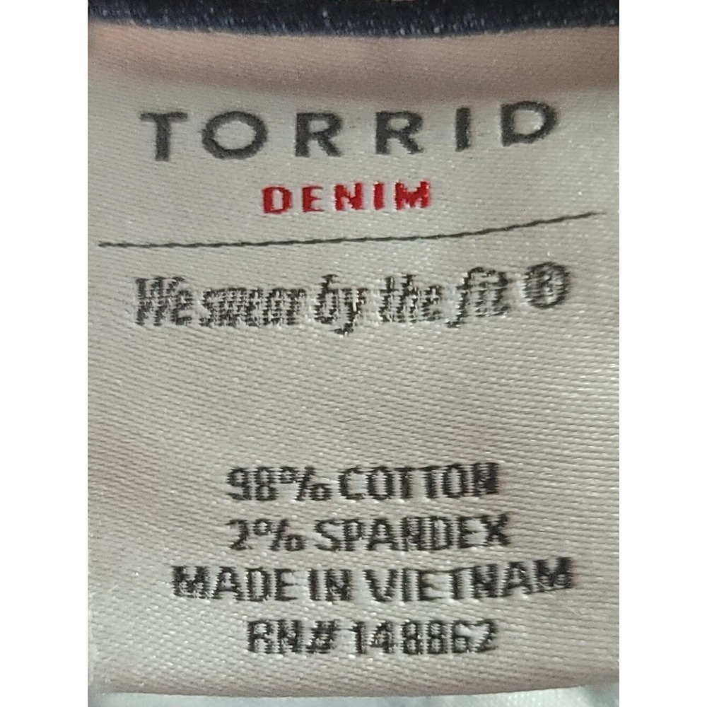 Torrid Follow Your Heart Girlfriend Blue Jeans - Picture 11 of 12